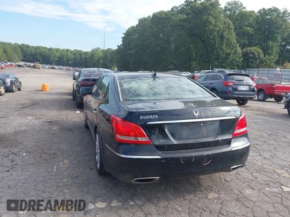 ✅ 2011 Hyundai Equus Ultimate • VIN: KMHGH4JF7BU041654 • Lot: 43123262. Wystawiony na IAAI z przebiegiem 170 000 mil. Bezpłatny archiwum sprzedaży aukcyjnych z USA i szczegółowy raport historii pojazdu na DreamBid. Zdjęcie 3.