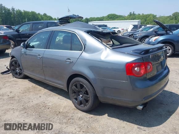 ✅ 2006 Volkswagen Jetta • VIN: 3VWKJ71K46M769053 • Lot: 42427016. Wystawiony na IAAI z przebiegiem Nie podano. Bezpłatny archiwum sprzedaży aukcyjnych z USA i szczegółowy raport historii pojazdu na DreamBid. Zdjęcie 3.