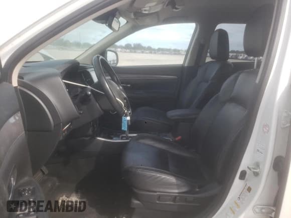 ✅ 2020 Mitsubishi Outlander SE • VIN: JA4AD3A39LZ019546 • Lot: 91173615. Wystawiony na Copart z przebiegiem 132 898 mil. Bezpłatny archiwum sprzedaży aukcyjnych z USA i szczegółowy raport historii pojazdu na DreamBid. Zdjęcie 7.