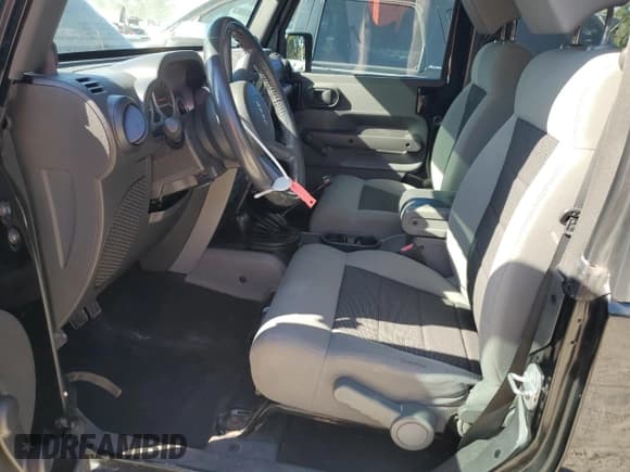 ✅ 2010 Jeep Wrangler Sport • VIN: 1J4AA2D16AL142945 • Lot: 93229925. Wystawiony na Copart z przebiegiem 178 874 mil. Bezpłatny archiwum sprzedaży aukcyjnych z USA i szczegółowy raport historii pojazdu na DreamBid. Zdjęcie 7.