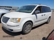 ✅ 2010 Chrysler Town & Country Limited • VIN: 2A4RR7DX5AR321935 • Lot: 42350979. Wystawiony na IAAI z przebiegiem 109 607 mil. Bezpłatny archiwum sprzedaży aukcyjnych z USA i szczegółowy raport historii pojazdu na DreamBid. Zdjęcie 2.