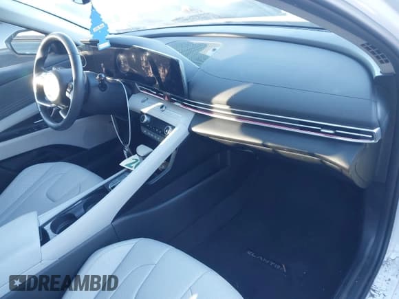 ✅ 2024 Hyundai Elantra Limited • VIN: KMHLP4DG9RU693322 • Lot: 43641580. Wystawiony na IAAI z przebiegiem 5 248 mil. Bezpłatny archiwum sprzedaży aukcyjnych z USA i szczegółowy raport historii pojazdu na DreamBid. Zdjęcie 5.