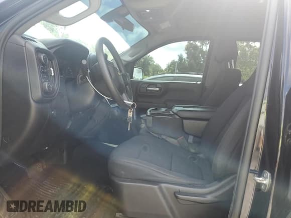 ✅ 2020 Chevrolet Silverado 1500 Custom • VIN: 1GCRYBEK2LZ363020 • Lot: 68135275. Listed on Copart with 61,215 mi. Free auction sales archive from the USA and detailed vehicle history report at DreamBid. Image 7.