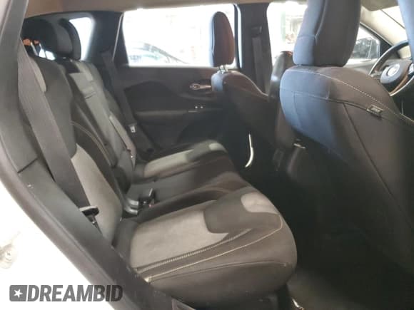 ✅ 2015 Jeep Cherokee Sport • VIN: 1C4PJLAB0FW506561 • Lot: 81920475. Wystawiony na Copart z przebiegiem 218 981 mil. Bezpłatny archiwum sprzedaży aukcyjnych z USA i szczegółowy raport historii pojazdu na DreamBid. Zdjęcie 11.