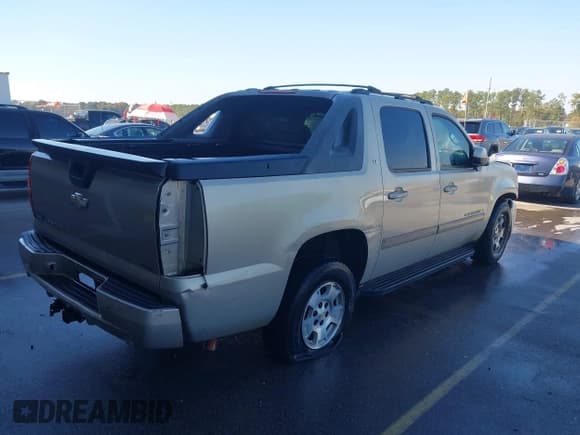 ✅ 2007 Chevrolet Avalanche LS • VIN: 3GNEC12087G164481 • Lot: 43542137. Listed on IAAI with 305,123 mi. Free auction sales archive from the USA and detailed vehicle history report at DreamBid. Image 4.