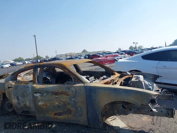 ✅ 2015 Dodge Charger SXT • VIN: 2C3CDXHG6FH798833 • Lot: 43469032. Wystawiony na IAAI z przebiegiem Nie podano. Bezpłatny archiwum sprzedaży aukcyjnych z USA i szczegółowy raport historii pojazdu na DreamBid. Zdjęcie 16.