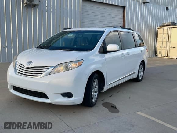 ✅ 2015 Toyota Sienna LE AAS • VIN: 5TDKK3DC3FS547083 • Lot: 83761785. Listed on Copart with 173,895 mi. Free auction sales archive from the USA and detailed vehicle history report at DreamBid. Image 2.