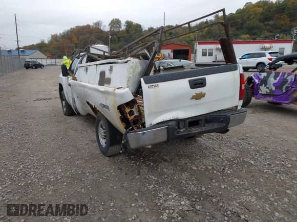 2009 Chevrolet Silverado 2500HD Work Truck z VIN 1GCHK44K69E163090, wystawiony jako IAAI lot #43523477 z przebiegiem 69 802 mil mil oraz . Historia ofert i sprzedaży dostępna na DreamBid. Obrazek 3.