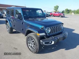 ✅ 2025 Jeep Wrangler Sahara • VIN: 1C4PJXEN9SW529245 • Lot: 42612345. Wystawiony na IAAI z przebiegiem 8 058 mil. Bezpłatny archiwum sprzedaży aukcyjnych z USA i szczegółowy raport historii pojazdu na DreamBid. Zdjęcie 1.