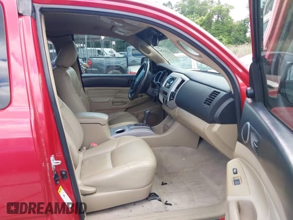 ✅ 2011 Toyota Tacoma • VIN: 5TFUX4EN9BX002753 • Lot: 42333264. Listed on IAAI with 137,681 mi. Free auction sales archive from the USA and detailed vehicle history report at DreamBid. Image 5.