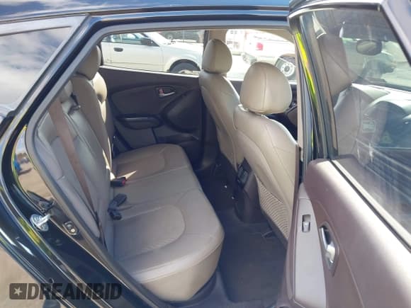 ✅ 2014 Hyundai Tucson SE • VIN: KM8JUCAG2EU816550 • Lot: 43484072. Wystawiony na IAAI z przebiegiem 157 418 mil. Bezpłatny archiwum sprzedaży aukcyjnych z USA i szczegółowy raport historii pojazdu na DreamBid. Zdjęcie 8.