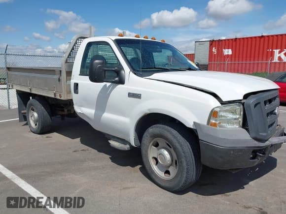 ✅ 2005 Ford F-350 XL • VIN: 1FDSF34575EC16707 • Lot: 42140911. Listed on IAAI with 93,732 mi. Free auction sales archive from the USA and detailed vehicle history report at DreamBid. Image 1.
