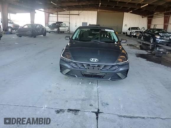 2025 Hyundai Elantra Blue с VIN KMHLM4DJ1SU158012, выставлен на аукционе Copart как лот 90374015 с пробегом 1 779 миль миль и Списание • Salvage title. История ставок и продаж доступна на DreamBid. Изображение 14.