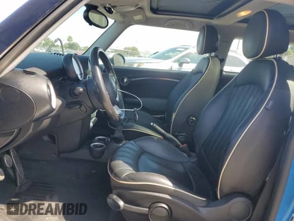 2010 MINI Hardtop S with VIN WMWMF7C58ATX42725, listed as a Copart auction lot 59818915 with 86,452 mi miles and Salvage title. Bid and sale history available at DreamBid. Image 7.