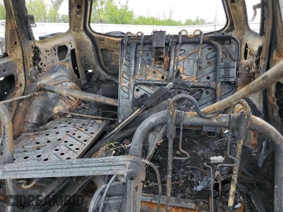 ✅ 2005 Mazda Tribute S • VIN: 4F2CZ96125KM59839 • Lot: 60069945. Wystawiony na Copart z przebiegiem Nie podano. Bezpłatny archiwum sprzedaży aukcyjnych z USA i szczegółowy raport historii pojazdu na DreamBid. Zdjęcie 10.