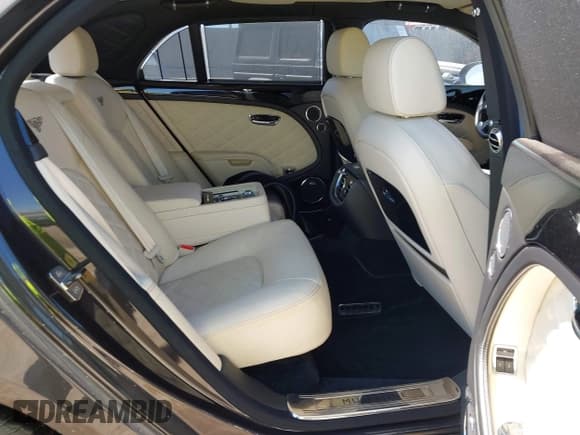 ✅ 2013 Bentley Mulsanne • VIN: SCBBB7ZH0DC018090 • Lot: 41354369. Wystawiony na IAAI z przebiegiem 61 284 mil. Bezpłatny archiwum sprzedaży aukcyjnych z USA i szczegółowy raport historii pojazdu na DreamBid. Zdjęcie 8.