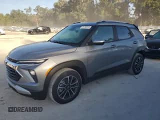 ✅ 2025 Chevrolet TrailBlazer LT • VIN: KL79MPSL6SB172825 • Лот: 81792975. Размещён на Copart с пробегом 11 267 миль миль. Получите бесплатный доступ к архиву аукционных продаж из США и посмотрите подробный отчёт об истории автомобиля на DreamBid. Изображение 1.