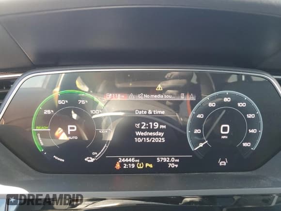 ✅ 2022 Audi e-tron Sportback Premium Plus • VIN: WA12AAGE2NB011584 • Лот: 85911655. Опубликован ранее на Copart с пробегом 24 446 миль. Бесплатный доступ к архиву аукционных продаж из США и подробный отчёт об истории автомобиля на DreamBid. Изображение 9.