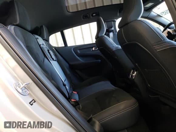 ✅ 2023 Volvo C40 Plus • VIN: YV4ED3GL2P2065715 • Лот: 37765054. Опубликован ранее на Copart с пробегом 4 698 миль. Бесплатный доступ к архиву аукционных продаж из США и подробный отчёт об истории автомобиля на DreamBid. Изображение 10.