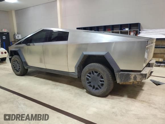 ✅ 2024 Tesla Cybertruck • VIN: 7G2CEHED8RA013046 • Лот: 79999264. Опубликован ранее на Copart с пробегом Не указан. Бесплатный доступ к архиву аукционных продаж из США и подробный отчёт об истории автомобиля на DreamBid. Изображение 2.