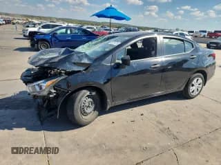 ✅ 2024 Nissan Versa S • VIN: 3N1CN8DV6RL852844 • Lot: 86714755. Wystawiony na Copart z przebiegiem 22 153 mil. Bezpłatny archiwum sprzedaży aukcyjnych z USA i szczegółowy raport historii pojazdu na DreamBid. Zdjęcie 1.