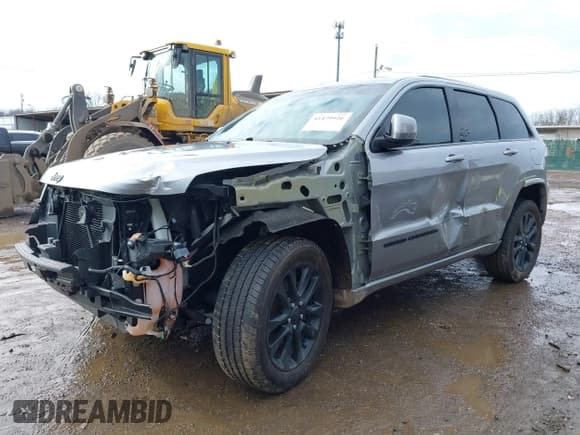 ✅ 2019 Jeep Grand Cherokee Altitude • VIN: 1C4RJFAG2KC563247 • Lot: 41479926. Wystawiony na IAAI z przebiegiem 81 288 mil. Bezpłatny archiwum sprzedaży aukcyjnych z USA i szczegółowy raport historii pojazdu na DreamBid. Zdjęcie 2.
