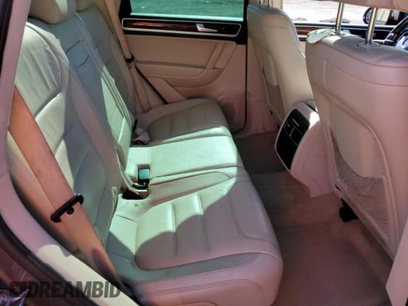 ✅ 2013 Volkswagen Touareg Sport • VIN: WVGEF9BP4DD003075 • Lot: 86825475. Wystawiony na Copart z przebiegiem 149 689 mil. Bezpłatny archiwum sprzedaży aukcyjnych z USA i szczegółowy raport historii pojazdu na DreamBid. Zdjęcie 11.