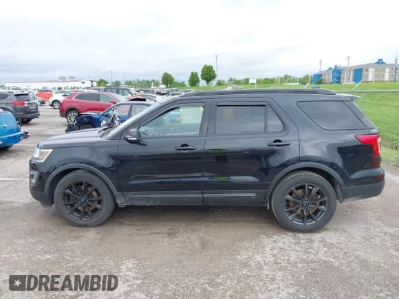 ✅ 2017 Ford Explorer XLT • VIN: 1FM5K7D86HGB39279 • Lot: 42145739. Listed on IAAI with 155,098 mi. Free auction sales archive from the USA and detailed vehicle history report at DreamBid. Image 14.