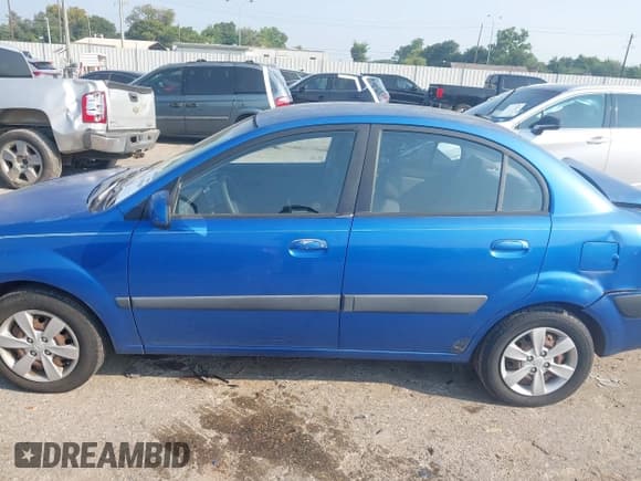 ✅ 2009 Kia Rio LX • VIN: KNADE223596456850 • Lot: 43255869. Wystawiony na IAAI z przebiegiem 214 486 mil. Bezpłatny archiwum sprzedaży aukcyjnych z USA i szczegółowy raport historii pojazdu na DreamBid. Zdjęcie 14.