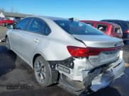 ✅ 2020 Kia Forte LXS • VIN: 3KPF24ADXLE176174 • Lot: 43510285. Wystawiony na IAAI z przebiegiem 9 896 mil. Bezpłatny archiwum sprzedaży aukcyjnych z USA i szczegółowy raport historii pojazdu na DreamBid. Zdjęcie 3.