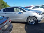 ✅ 2017 Buick Envision Essence • VIN: LRBFXDSA3HD015758 • Lot: 43114951. Wystawiony na IAAI z przebiegiem 91 330 mil. Bezpłatny archiwum sprzedaży aukcyjnych z USA i szczegółowy raport historii pojazdu na DreamBid. Zdjęcie 13.