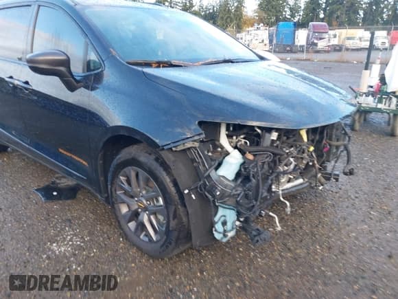 ✅ 2023 Chrysler Pacifica Hybrid Touring L • VIN: 2C4RC1L71PR589069 • Lot: 43541878. Listed on IAAI with 79,343 mi. Free auction sales archive from the USA and detailed vehicle history report at DreamBid. Image 20.