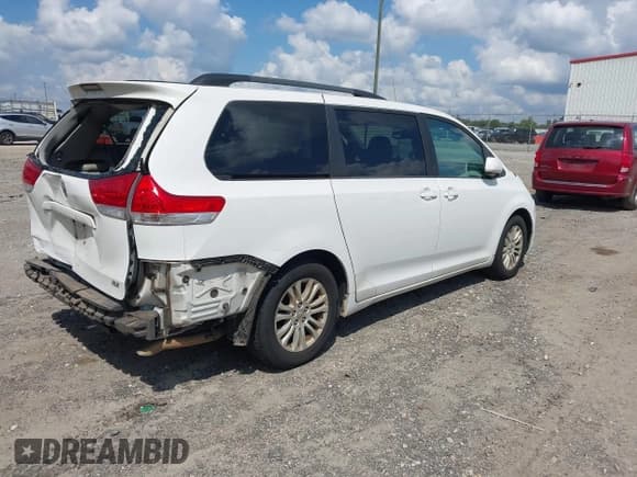 ✅ 2012 Toyota Sienna XLE AAS • VIN: 5TDYK3DC4CS246022 • Lot: 43286846. Listed on IAAI with 332,531 mi. Free auction sales archive from the USA and detailed vehicle history report at DreamBid. Image 4.
