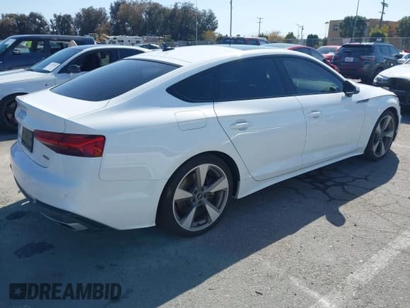 ✅ 2021 Audi A5 Sportback S line Premium Plus • VIN: WAUFACF56MA056405 • Lot: 41921673. Listed on IAAI with 41,886 mi. Free auction sales archive from the USA and detailed vehicle history report at DreamBid. Image 4.