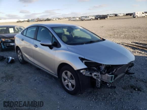 2017 Chevrolet Cruze LS z VIN 1G1BC5SM3H7275466, wystawiony jako Copart lot #63476122 z przebiegiem 77 886 mil mil oraz . Historia ofert i sprzedaży dostępna na DreamBid. Obrazek 1.