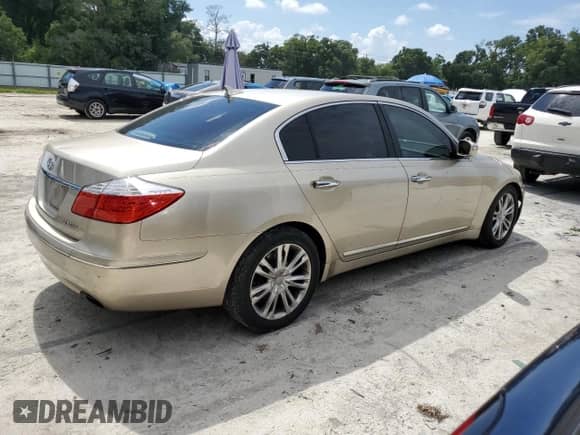 2010 Hyundai Genesis z VIN KMHGC4DF5AU095317, wystawiony jako Copart lot #72348444 z przebiegiem 169 517 mil mil oraz Nie do naprawy • Non repairable. Historia ofert i sprzedaży dostępna na DreamBid. Obrazek 3.