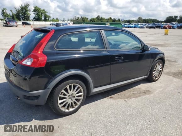 ✅ 2010 Volvo C30 • VIN: YV1672MK8A2180339 • Lot: 71488935. Wystawiony na Copart z przebiegiem 88 852 mil. Bezpłatny archiwum sprzedaży aukcyjnych z USA i szczegółowy raport historii pojazdu na DreamBid. Zdjęcie 3.