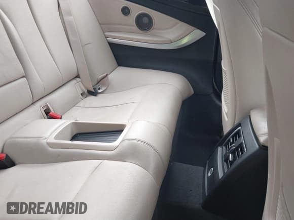 ✅ 2016 BMW 4 Series 435i xDrive • VIN: WBA3R5C52GK373771 • Lot: 41462286. Wystawiony na IAAI z przebiegiem 123 713 mil. Bezpłatny archiwum sprzedaży aukcyjnych z USA i szczegółowy raport historii pojazdu na DreamBid. Zdjęcie 8.