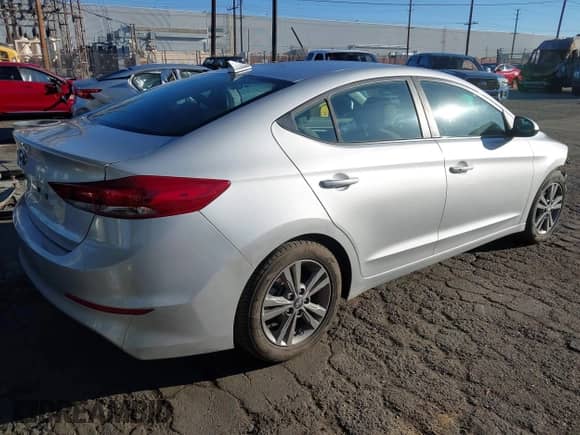 ✅ 2018 Hyundai Elantra Value Edition • VIN: 5NPD84LF8JH318308 • Лот: 43455318. Опубликован ранее на IAAI с пробегом 68 739 миль. Бесплатный доступ к архиву аукционных продаж из США и подробный отчёт об истории автомобиля на DreamBid. Изображение 4.