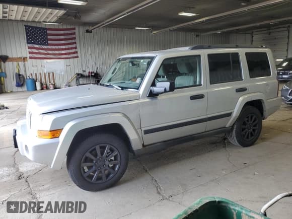 ✅ 2006 Jeep Commander • VIN: 1J8HG48K66C226006 • Lot: 70297795. Wystawiony na Copart z przebiegiem 212 837 mil. Bezpłatny archiwum sprzedaży aukcyjnych z USA i szczegółowy raport historii pojazdu na DreamBid. Zdjęcie 1.