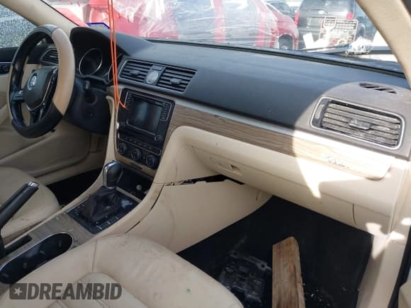 ✅ 2017 Volkswagen Passat SEL Premium • VIN: 1VWCT7A33HC079645 • Лот: 42510924. Опубликован ранее на IAAI с пробегом 152 663 миль. Бесплатный доступ к архиву аукционных продаж из США и подробный отчёт об истории автомобиля на DreamBid. Изображение 5.