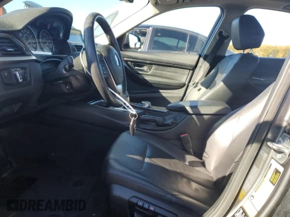 ✅ 2015 BMW 3 Series 328i xDrive • VIN: WBA3B5G57FNS12604 • Лот: 91360235. Опубликован ранее на Copart с пробегом 190 592 миль. Бесплатный доступ к архиву аукционных продаж из США и подробный отчёт об истории автомобиля на DreamBid. Изображение 7.