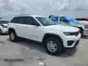 2025 Jeep Grand Cherokee Altitude X with VIN 1C4RJGAGXSC281508, listed as a Copart auction lot 64841415 with 2,231 mi miles and Salvage title. Bid and sale history available at DreamBid. Image 4.