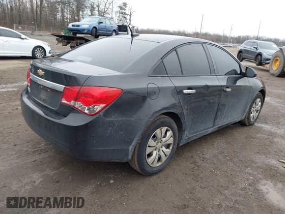 ✅ 2014 Chevrolet Cruze LS • VIN: 1G1PA5SG3E7307169 • Lot: 43888123. Wystawiony na IAAI z przebiegiem 200 645 mil. Bezpłatny archiwum sprzedaży aukcyjnych z USA i szczegółowy raport historii pojazdu na DreamBid. Zdjęcie 4.