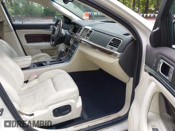 ✅ 2010 Lincoln MKS • VIN: 1LNHL9DR2AG601485 • Lot: 43034807. Listed on IAAI with 289,052 mi. Free auction sales archive from the USA and detailed vehicle history report at DreamBid. Image 5.