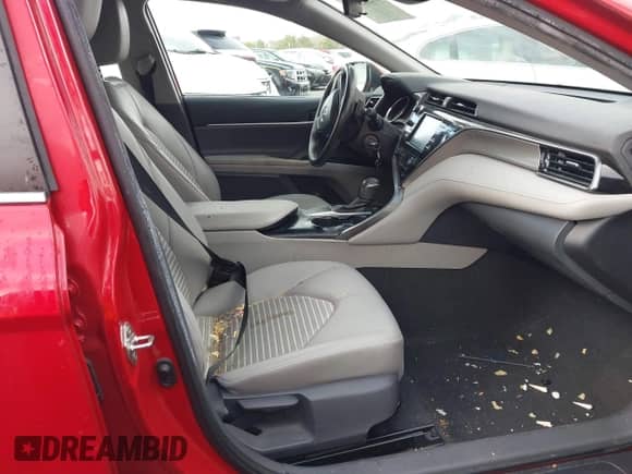 2019 Toyota Camry LE z VIN 4T1B11HK7KU278838, wystawiony jako IAAI lot #41222519 z przebiegiem 49 582 mil mil oraz . Historia ofert i sprzedaży dostępna na DreamBid. Obrazek 5.