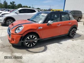 ✅ 2019 MINI Hardtop 4 Door Cooper S • VIN: WMWXU3C50K2H89284 • Lot: 70158995. Listed on Copart with 121,833 mi. Free auction sales archive from the USA and detailed vehicle history report at DreamBid. Image 1.