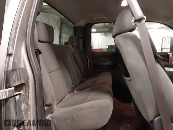 2007 Chevrolet Silverado 2500HD LTZ z VIN 1GCHK29617E595261, wystawiony jako IAAI lot #42846735 z przebiegiem 257 925 mil mil oraz . Historia ofert i sprzedaży dostępna na DreamBid. Obrazek 8.