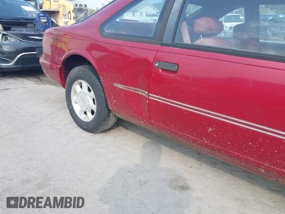 ✅ 1994 Ford Thunderbird LX • VIN: 1FALP62W4RH125875 • Lot: 43153928. Listed on IAAI with 135,744 mi. Free auction sales archive from the USA and detailed vehicle history report at DreamBid. Image 6.