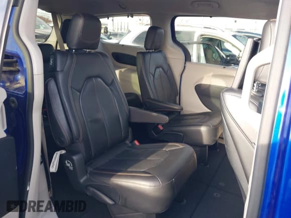 ✅ 2018 Chrysler Pacifica Touring L Plus • VIN: 2C4RC1EG4JR257745 • Lot: 43676603. Wystawiony na IAAI z przebiegiem 54 373 mil. Bezpłatny archiwum sprzedaży aukcyjnych z USA i szczegółowy raport historii pojazdu na DreamBid. Zdjęcie 8.